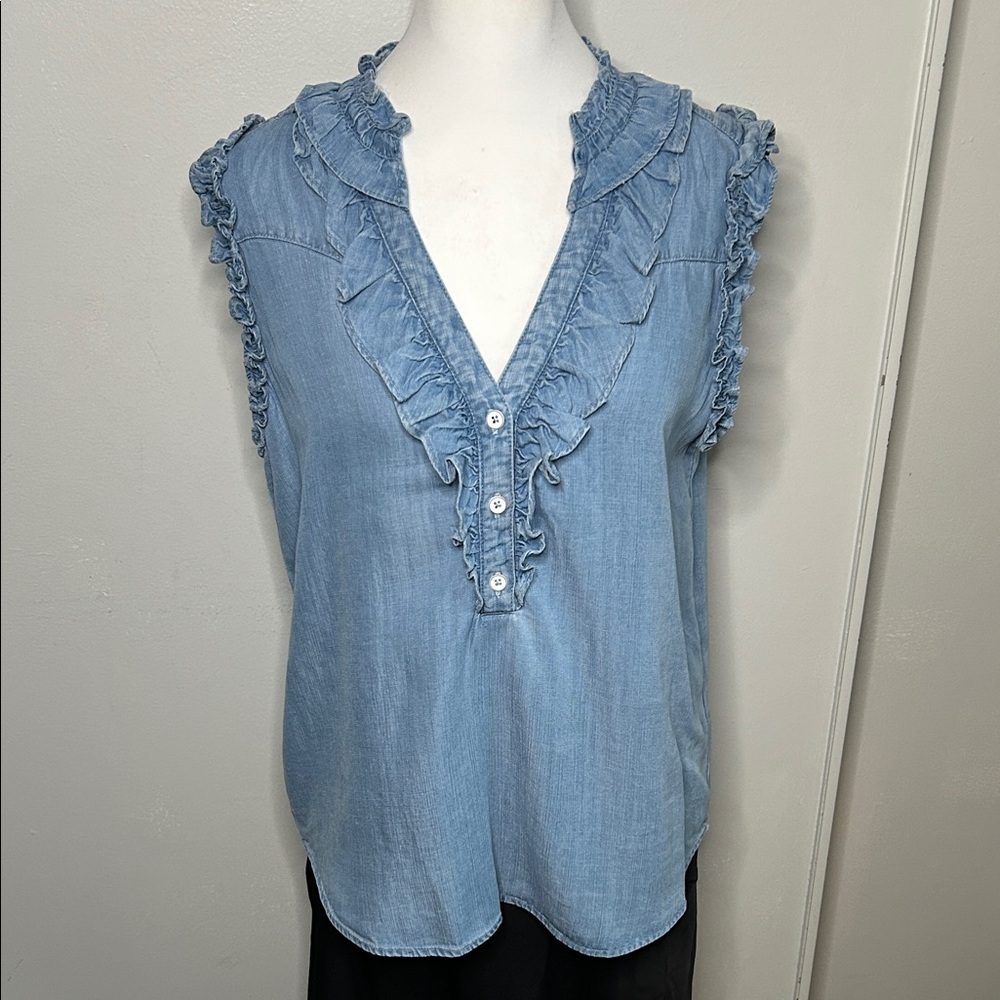 Wit & Wisdom New Light Blue Chambray Ruffled V-Cut Sleeveless Denim-Style Top
